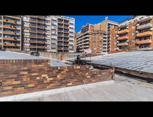 1,250M² BUILDING FOR SALE IN HILLBROW